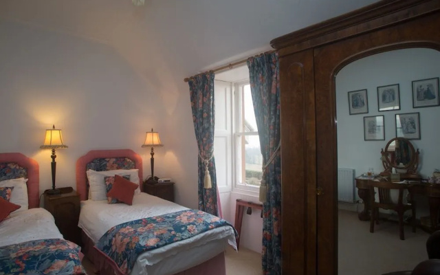 Clint Lodge Country House