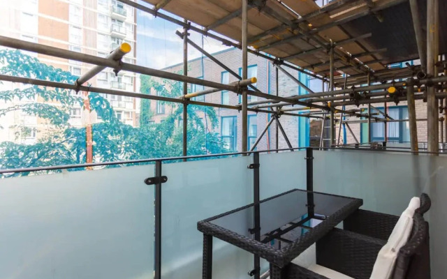 Fantastic 1 Bedroom Apartment in East London With Balcony
