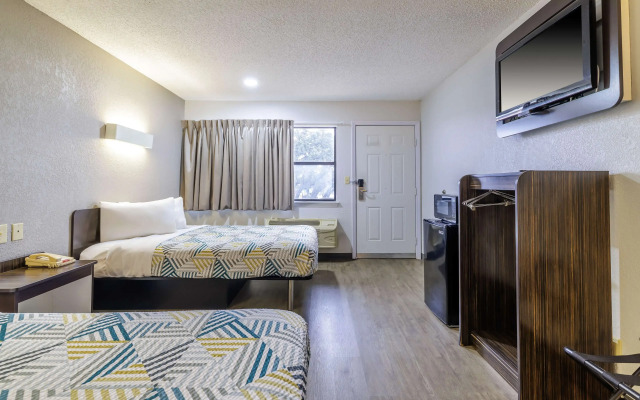 Motel 6 Boerne, TX