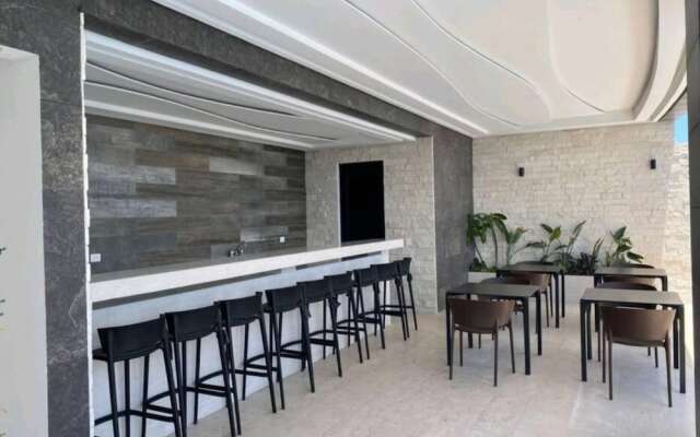 Luxury Sea view Studio on the 5th Av