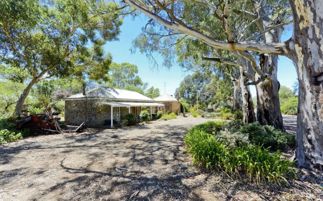 Reillys Wines Heritage Cottages