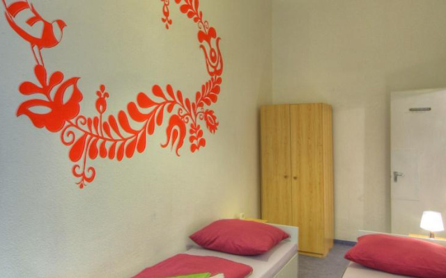 Beds N Roses Hostel and Guesthouse