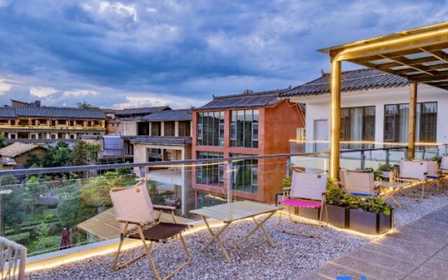 Yishuige Lake View Inn