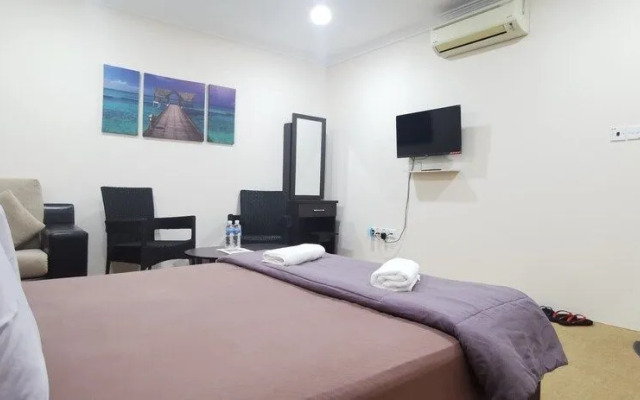 90372 Greybirds Hostel