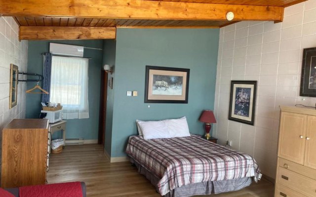 Huron Sands Motel Operated by Manitoulin Wonder Cubs Resort