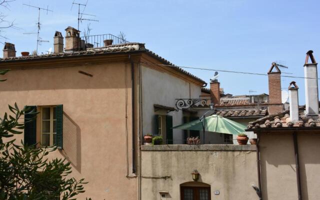 Scappo In Umbria, La Casa Del Duomo