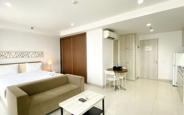 Cozy And Nice Studio At Azalea Suites Apartment