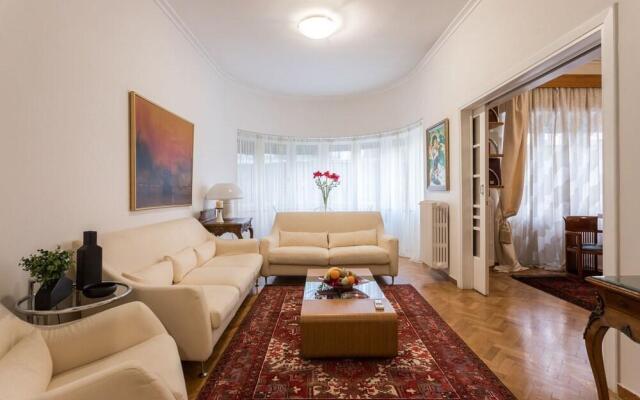 Elegant & Spacious 2bdr Flat