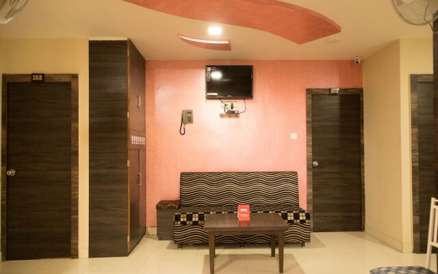 OYO 10365 Hotel RR