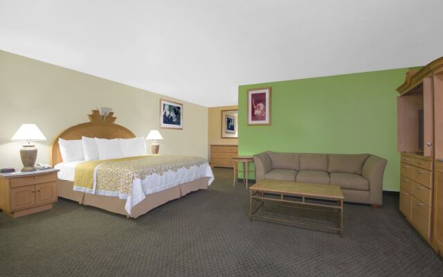 Days Inn & Suites Clovis
