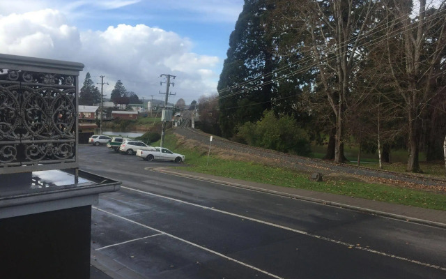 Deloraine Hotel
