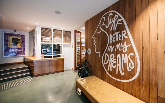 Barrys Beach Road Hotel