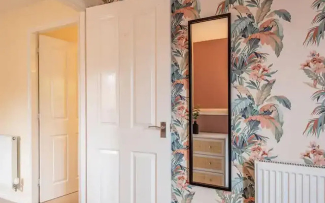 Charming Whitehurst Drive Nest in Manchester