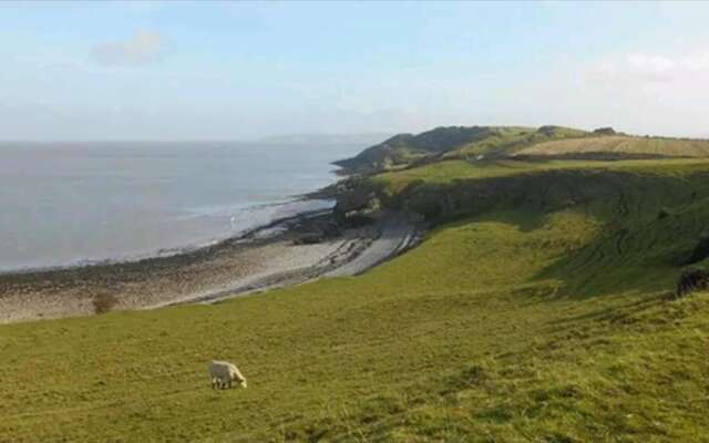 Stunning 2-bed House in Weston-super-mare