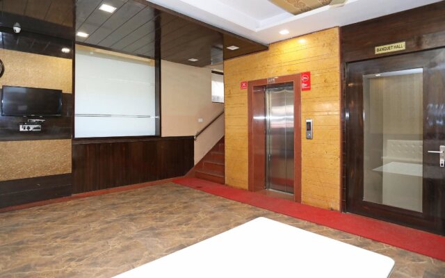 OYO 10328 Hotel Sanjay Palace