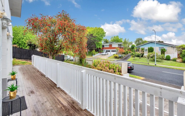 Sunny Three Bedroom Pakuranga Delight
