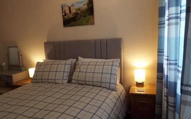 Ideal Central Edinburgh location with free on-site private parking