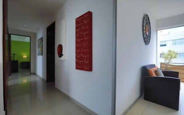 Spacious Condo with Gym & Pool Cancun