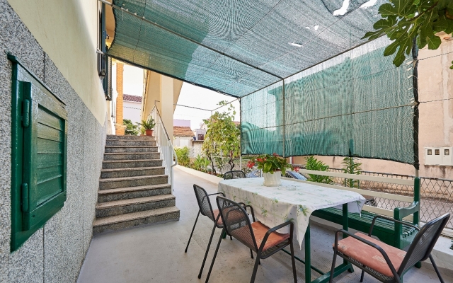 Apartment Ivanka - 200 m from sea: A1 Trogir, Riviera Trogir