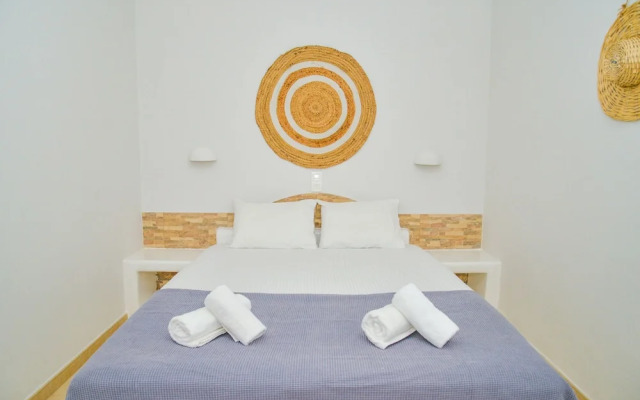 Avgerinos Deluxe Rooms