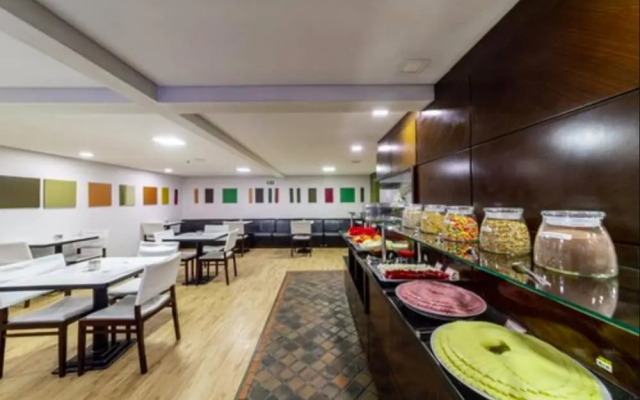 Novo CWB Hotel