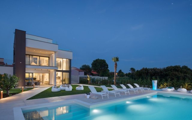 Boutique Villa in Pula with Pool and Sauna