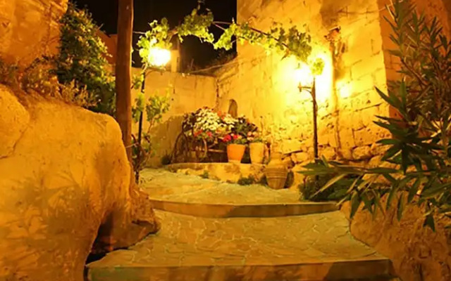 Blue Valley Cave Hotel