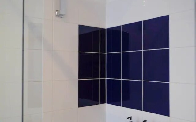 Modern 2 Bedroom Apartment Close To Beach and City