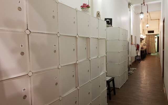 Pillow Talk Hostel