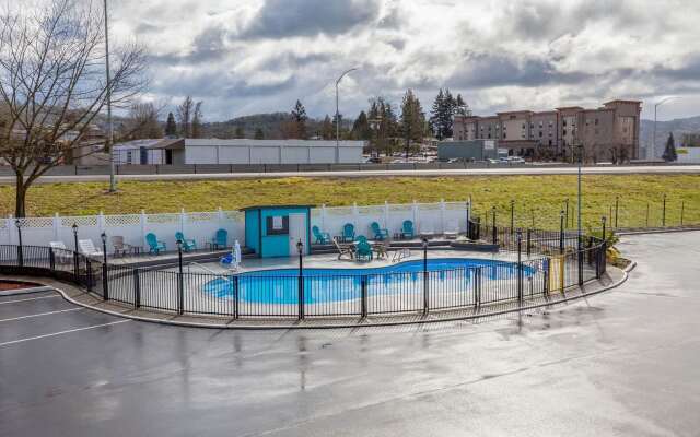 Rosewood Inn and Suites