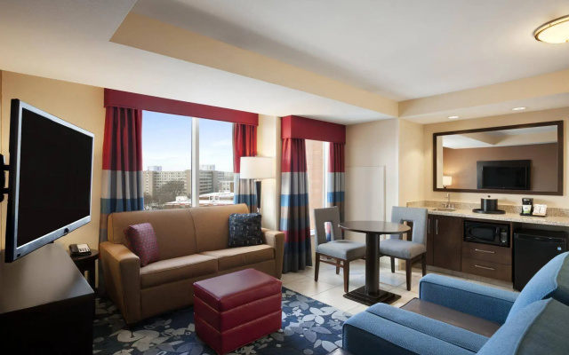 Hampton Inn & Suites Madison / Downtown