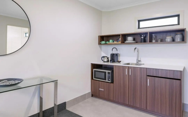 JetPark Hotel Hamilton Airport