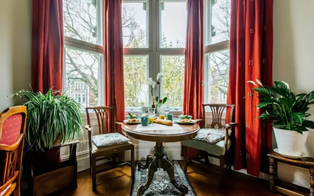 The Suite, 82 Cathedral, Private Parking