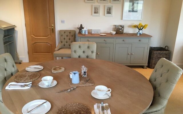Appletree Court House