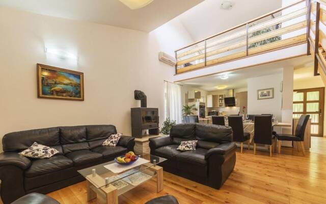 Luxury Experience in Villa Kacana With Heated Pool