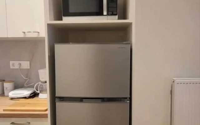 2 bd Renovated Flat at Acropolis