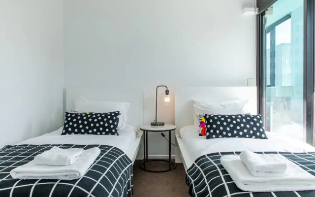 Bright 2 Bedroom Apartment With Rooftop Pool