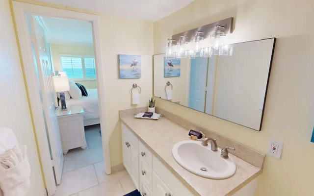 Beach House 601d 2 Bedroom Condo by RedAwning