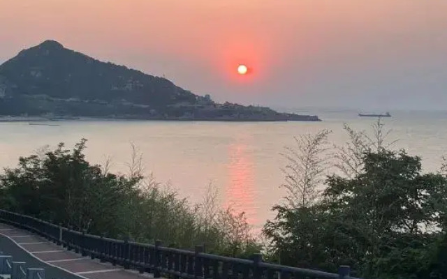 Lianyungang Bi Hai silver sand Theseas Apartments Hotel