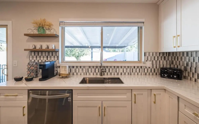 Open Floor Mesa Gable Vacation Home with Heated Pool by Redawning