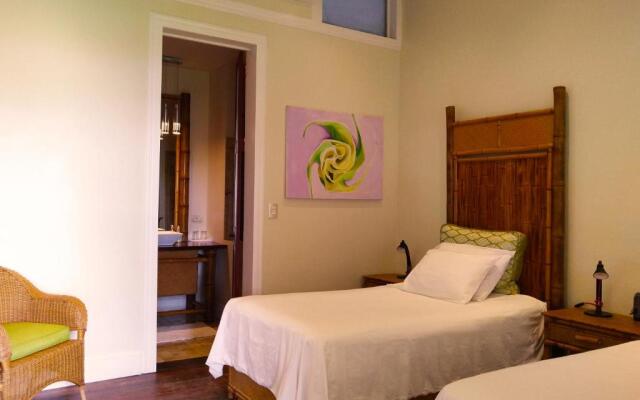 Iguana Lodge Beach Resort