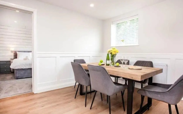 HONEYBROOK - Cosey detached home, modern, spacious