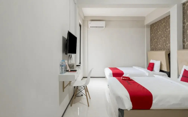 RedDoorz near Grand City Mall 2
