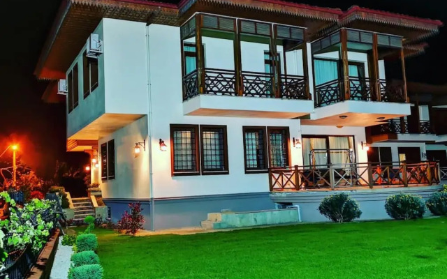 Enchanting Villa Near Firtina River With Backyard