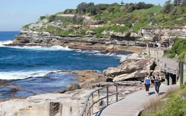 DUDL3C - Lovely Modern Coogee Apartment