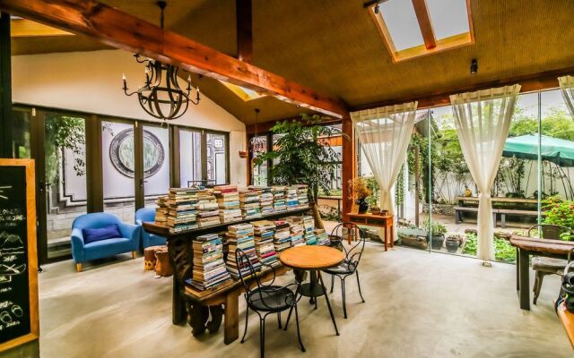 Zizai Garden Traveling with Hotel