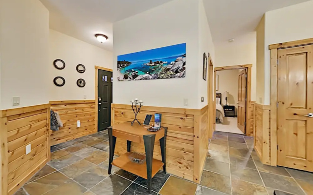 10917cin 2 Bedroom Condo