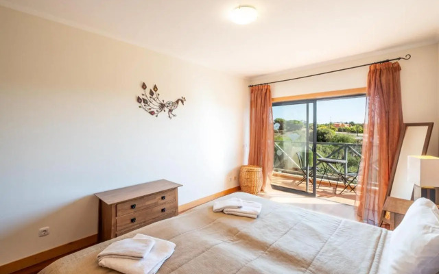 #069 Stunning Flat Near New Town w Pool View