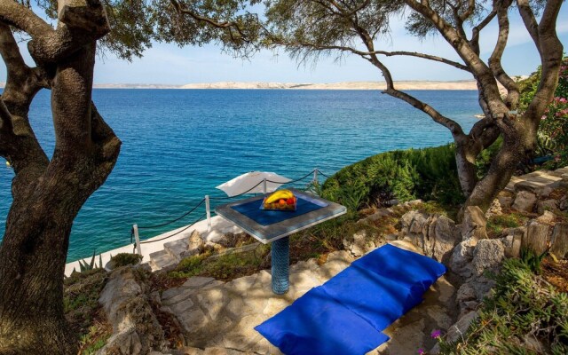 Beautiful Home in Jablanac With 4 Bedrooms and Wifi