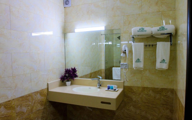 Queen Plaza Hotel